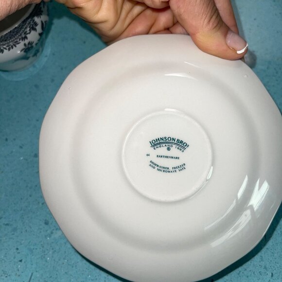 Johnson Brothers Tea Cups And Saucers Black Asiatic Pheasant Set of 8 - Picture 3 of 12